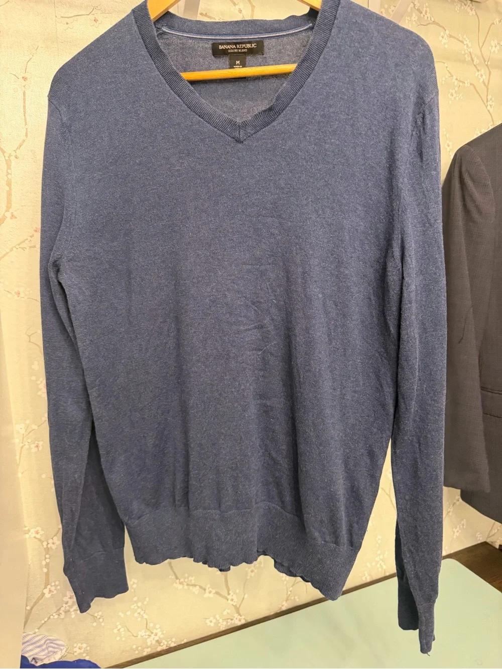 Banana Republic Men's V-Neck Slim Fit Sweater